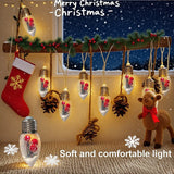 FrostGlobe LED Sneeuwbol Lichtslinger – Met Kerstboom & Rode Besjes
